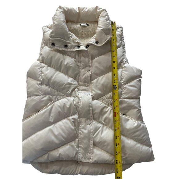 J.Crew Womens White Puffer Vest Size M Quilted Down Button Front Sleeveless Warm - Picture 11 of 13